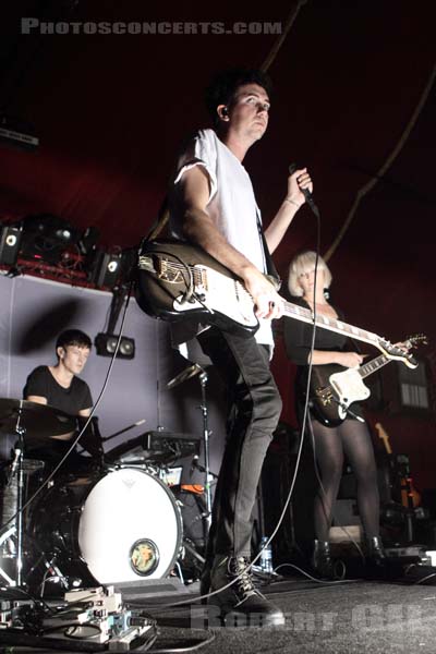 THE RAVEONETTES - 2014-11-06 - PARIS - Cabaret Sauvage - Sune Rose Wagner -  Sharin Foo